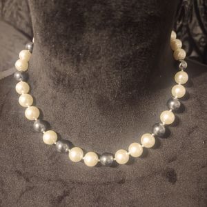 White and black pearl necklace 25 in